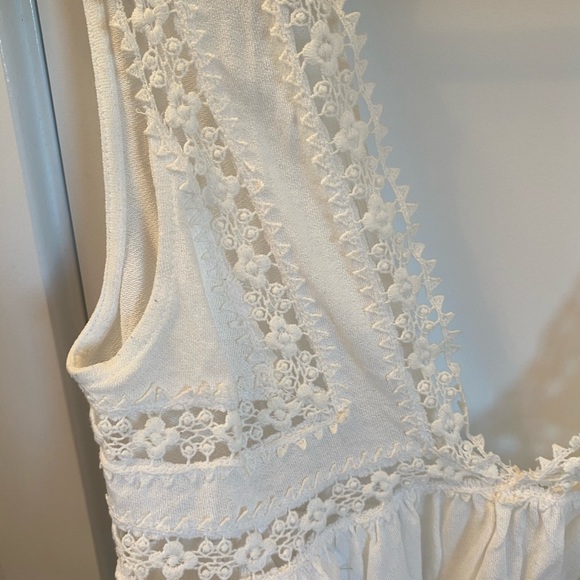 UO White Lace Tank - Picture 4 of 4